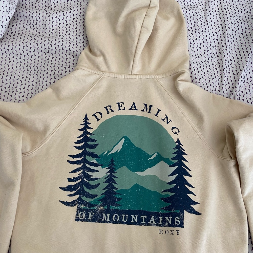 Roxy “Dreaming of mountains” tan/cream colored jackets